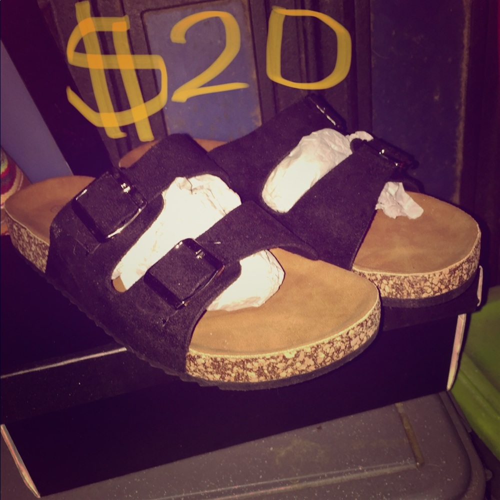 BRANDNEW SIZE.10. Fit more like a 9.